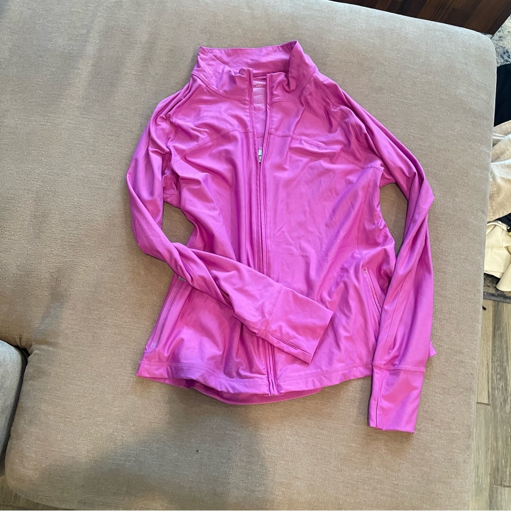 Active sweater, thumb hook, zipper closure